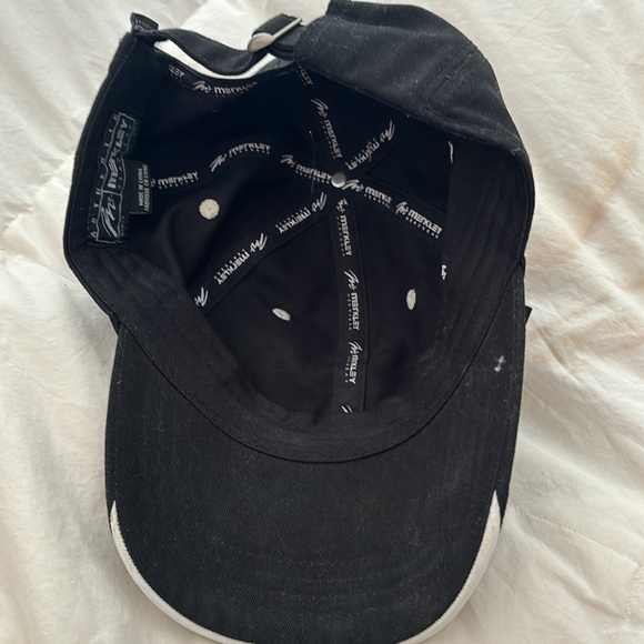 New with tags Women’s black with white trip baseball cap.. - Picture 3 of 4